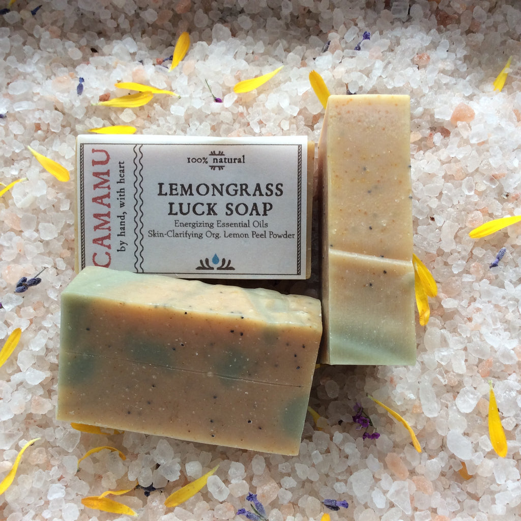 Camamu's Lemongrass Luck Soap is made with skin-brightening organic lemon peel powder, swirled with skin-conditioning French green clay and studded with lightly exfoliating poppy seeds. Scented with a crisp blend of essential oils that deodorizes and energizes.
